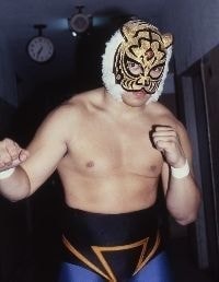 ノイインテレッセcollaboration with KEIICHI TSUCHIYA